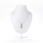 dije-de-girasol-con-tallo-plata.925-detallado-en-oro-sobre-mostrador-con-cadena-cartier_2000x_1350bd23-9d72-49ad-8fb8-d0f6f3cc838d