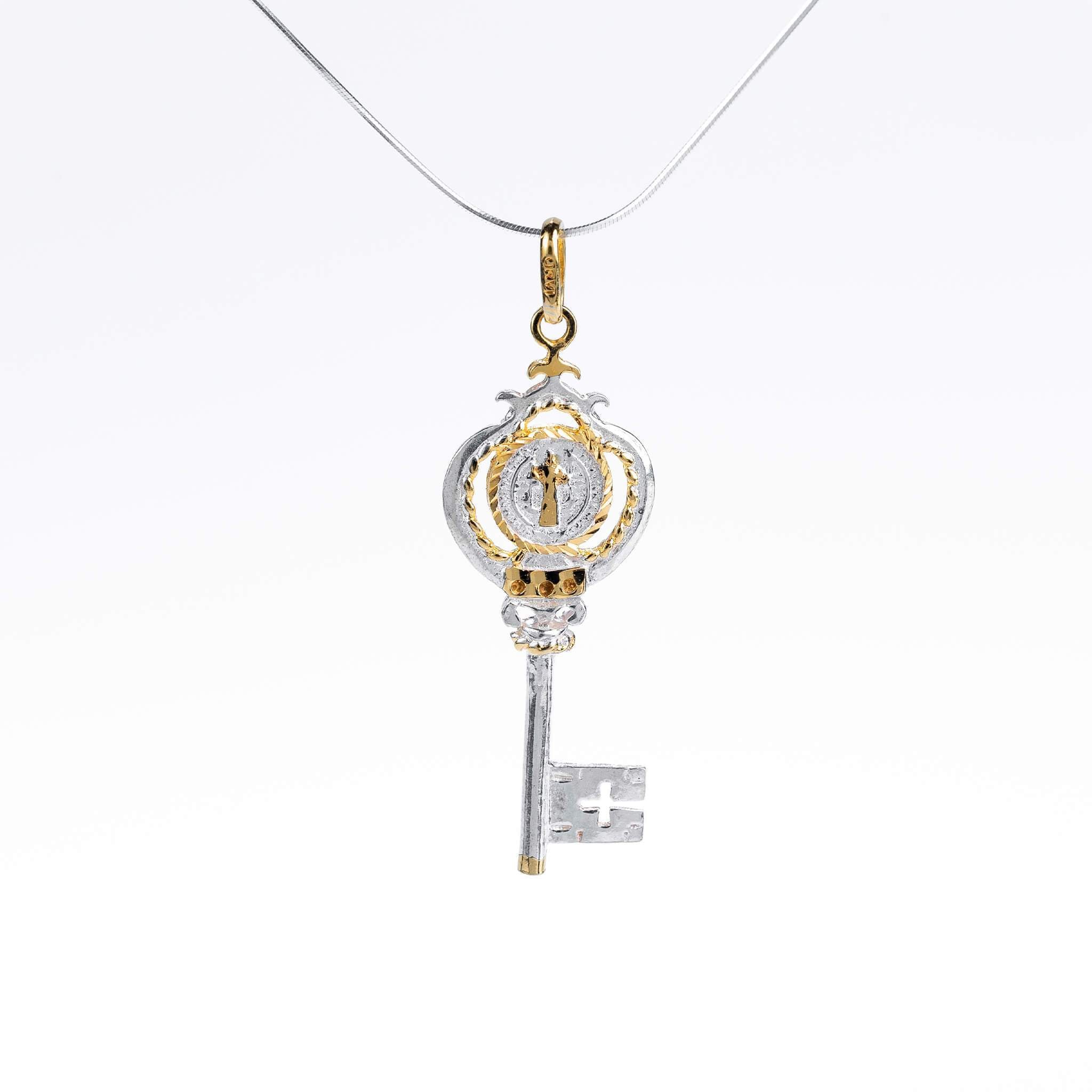 dije-llave-de-san-benito-plata.925-detallada-en-oro