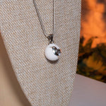 llamador-colibri-blanco-en-mostrador-con-cadena_2000x_659f92a8-0c75-46c8-9fb2-729a00a8e7f2