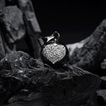 llamador-corazon-con-pedreria-fondo-carbon