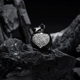 llamador-corazon-con-pedreria-fondo-carbon