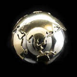 llamador-globo-terraqueo-plateado-fondo-negro