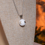 llamador-lunas-y-estrellas-blanco-en-mostrador