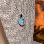 llamador-mano-fatima-multicolor-en-mostrador