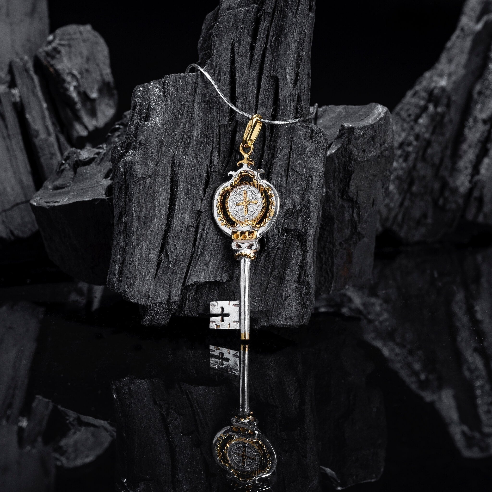 llave-de-san-benito-plata.925-detallada-en-oro